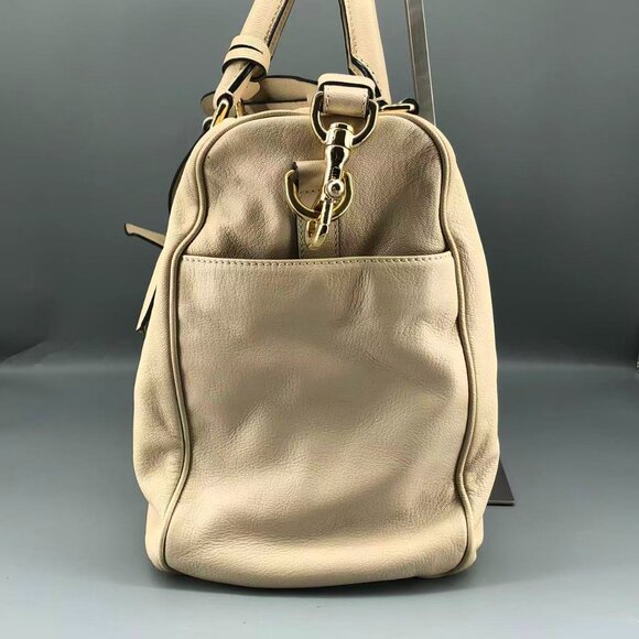 Loewe Elegant Cream Handbag - Picture 3 of 15